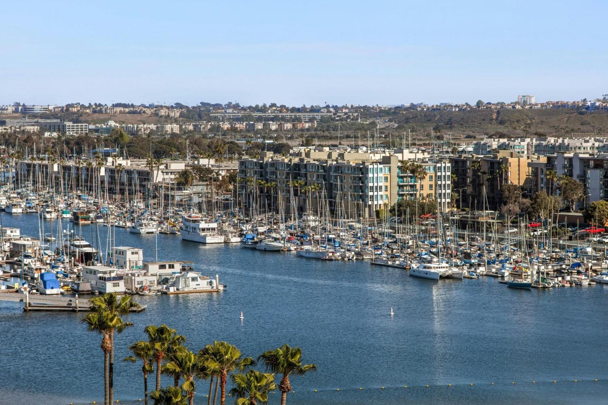 Отель Marina Del Rey Marriott Лос-Анджелес Экстерьер фото